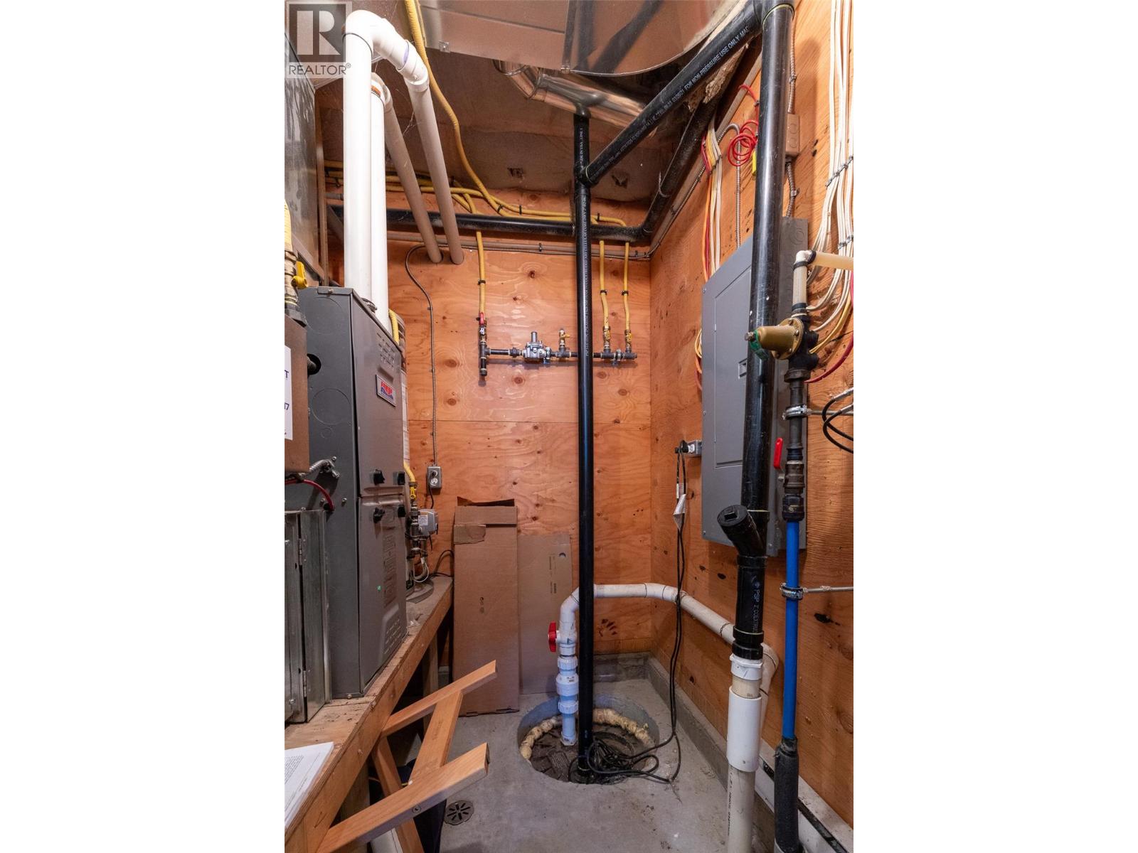 1092 9th Avenue, Fernie, British Columbia  V0B 1M5 - Photo 23 - 10363128