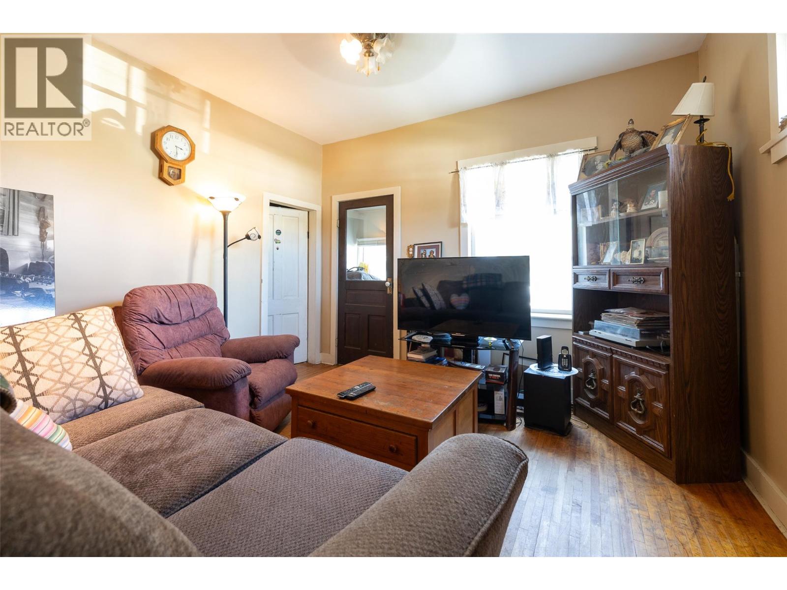1092 9th Avenue, Fernie, British Columbia  V0B 1M5 - Photo 7 - 10363128