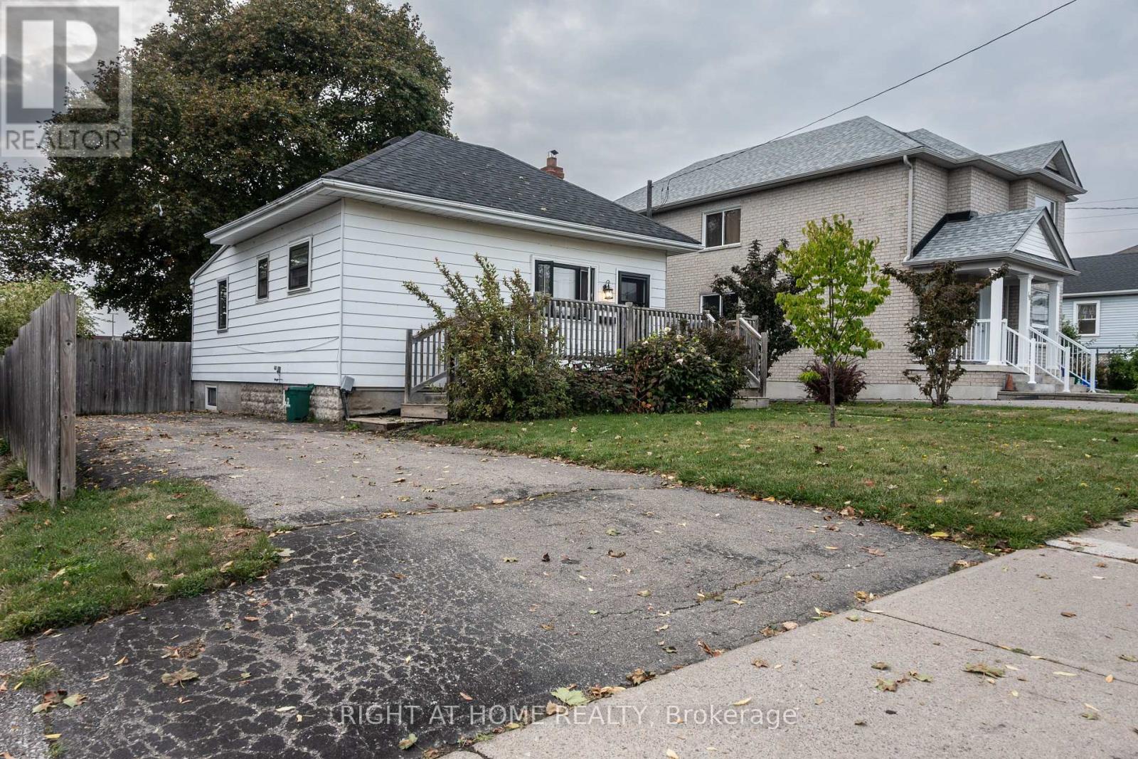 22 Westmount Street, Oshawa, Ontario  L1J 4W9 - Photo 2 - E12420644