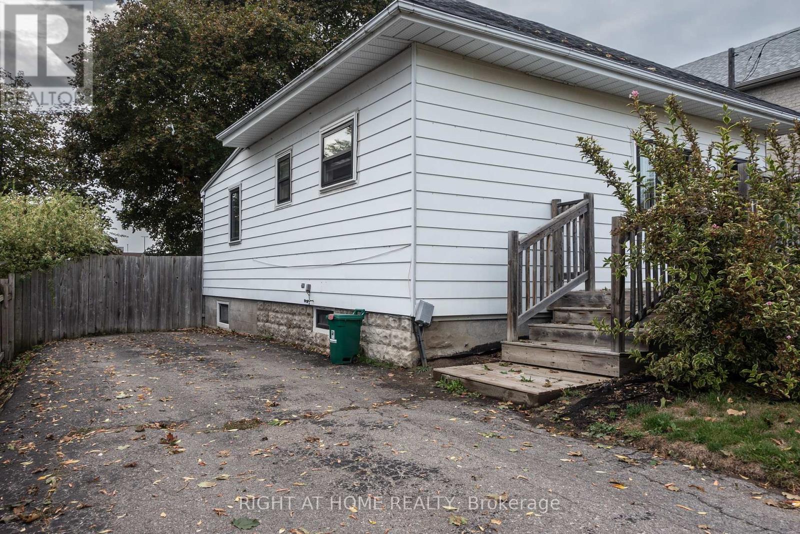 22 Westmount Street, Oshawa, Ontario  L1J 4W9 - Photo 4 - E12420644
