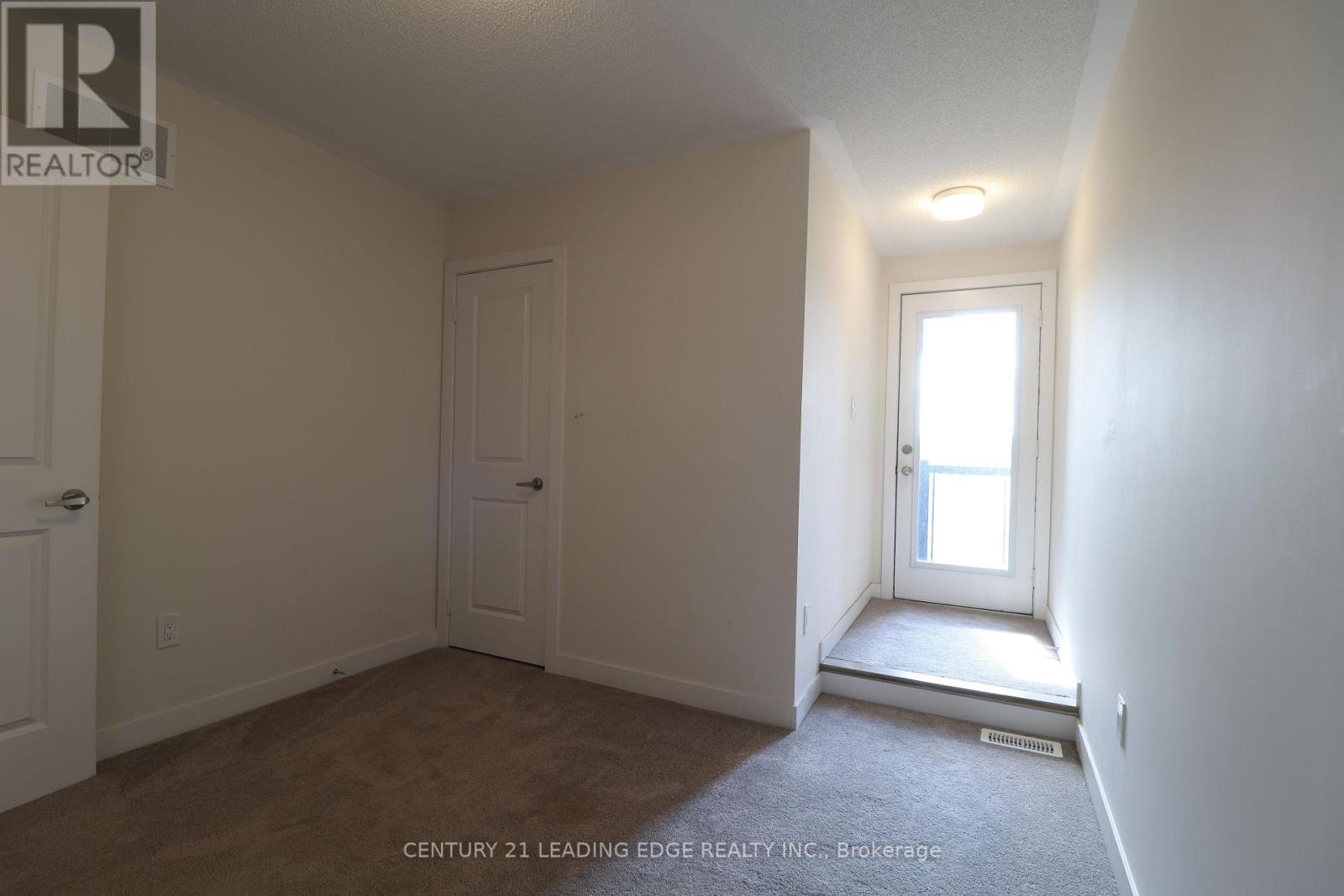 2644 Castlegate Crossing, Pickering, Ontario  L1X 0H8 - Photo 15 - E12420657