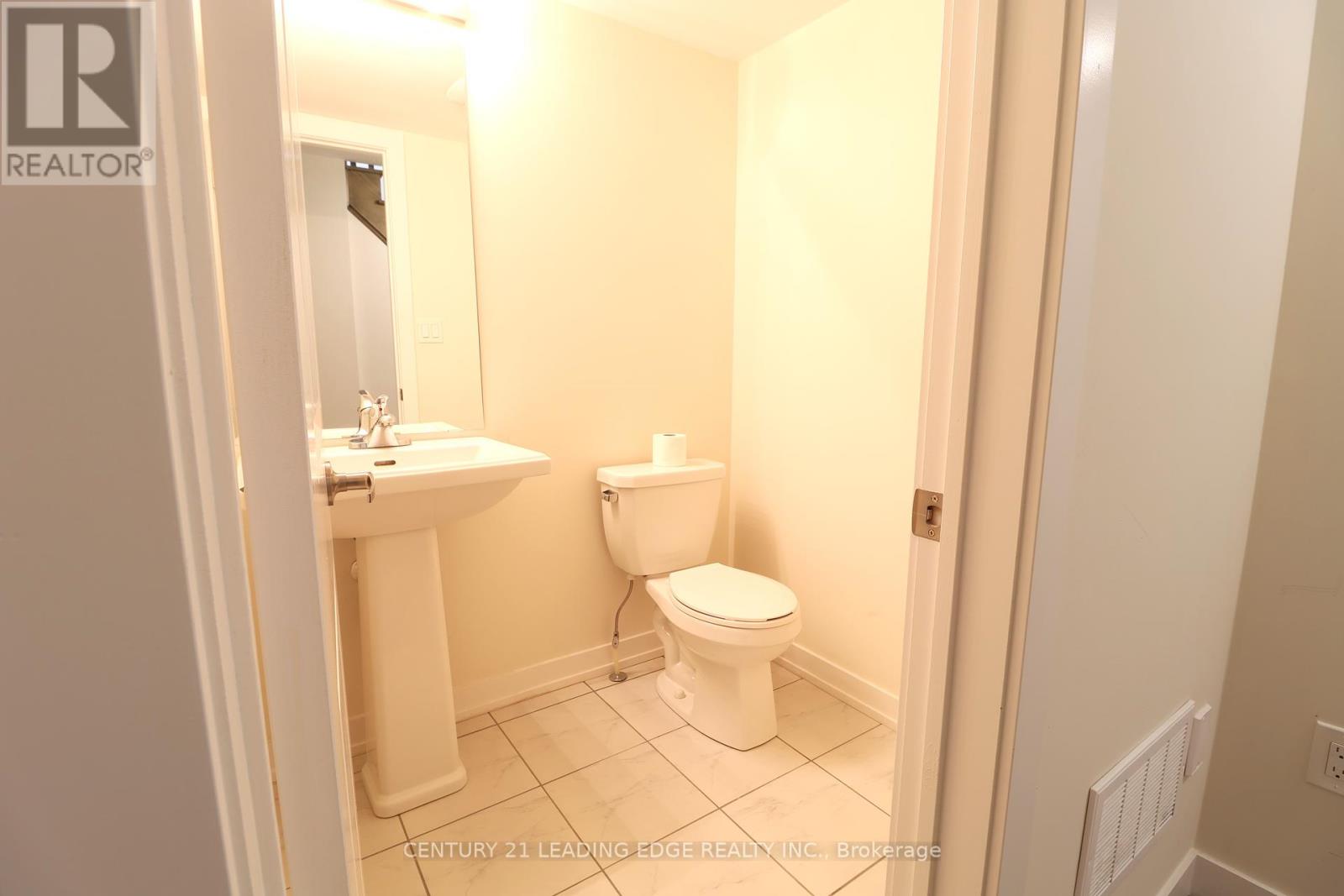 2644 Castlegate Crossing, Pickering, Ontario  L1X 0H8 - Photo 5 - E12420657