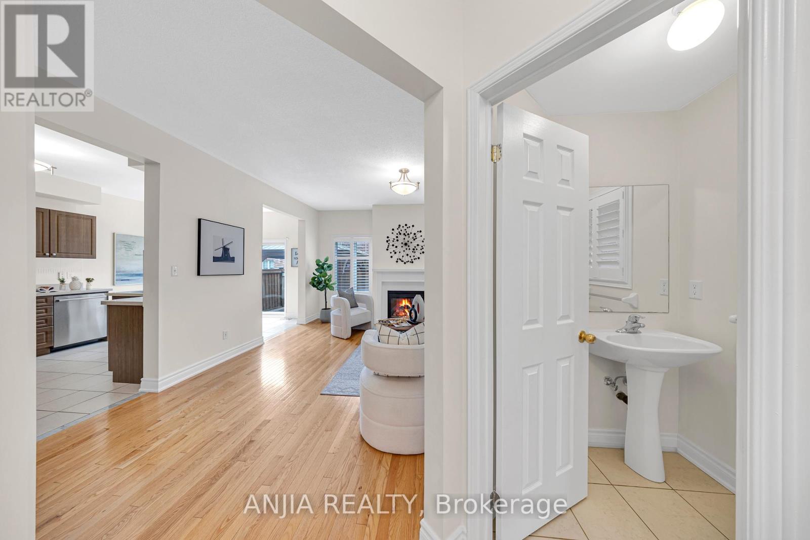 34 Horn Street, Whitchurch-Stouffville, Ontario  L4A 0X9 - Photo 14 - N12420625