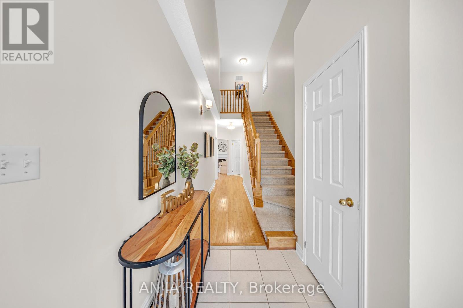 34 Horn Street, Whitchurch-Stouffville, Ontario  L4A 0X9 - Photo 4 - N12420625
