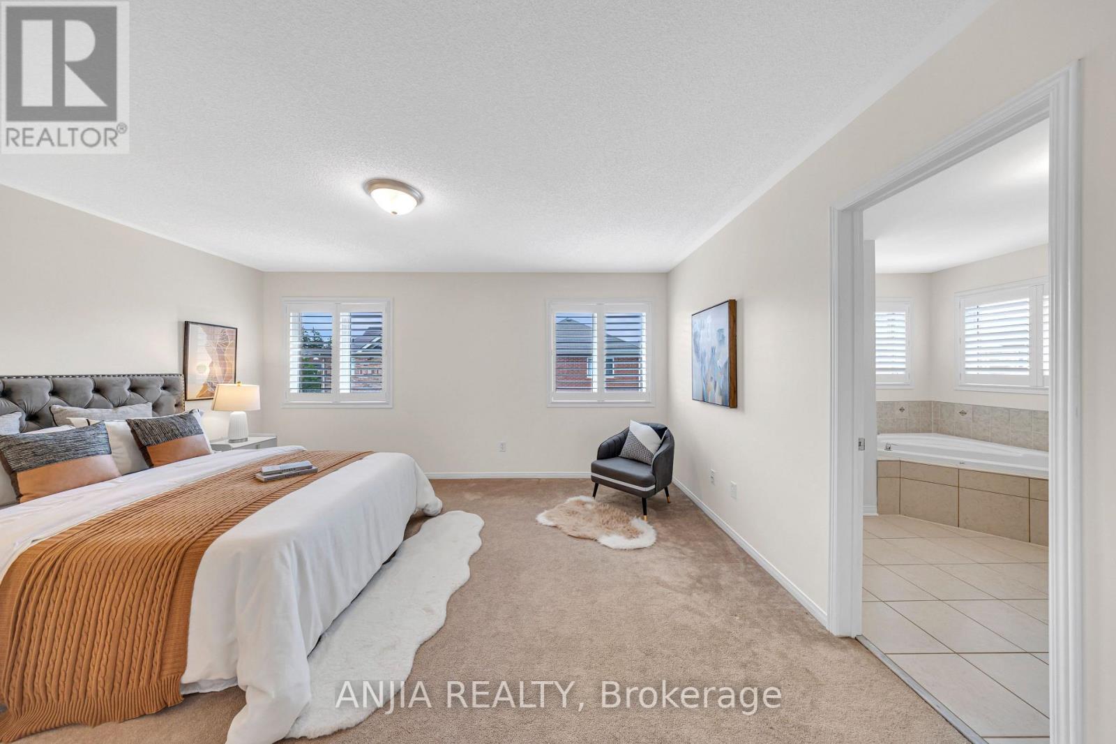 34 Horn Street, Whitchurch-Stouffville, Ontario  L4A 0X9 - Photo 6 - N12420625