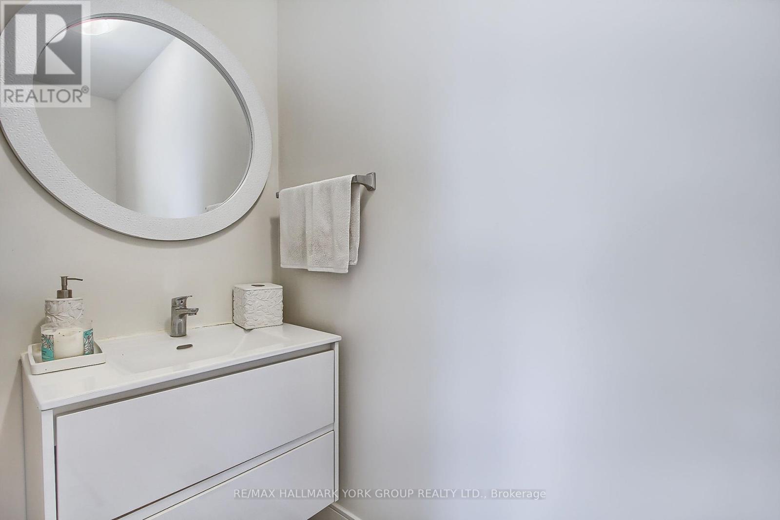 190 Walter English Drive, East Gwillimbury, Ontario  L0G 1R0 - Photo 17 - N12420640