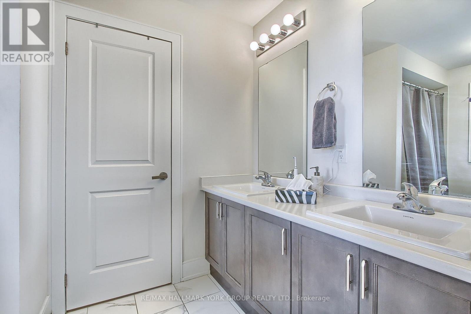 190 Walter English Drive, East Gwillimbury, Ontario  L0G 1R0 - Photo 21 - N12420640