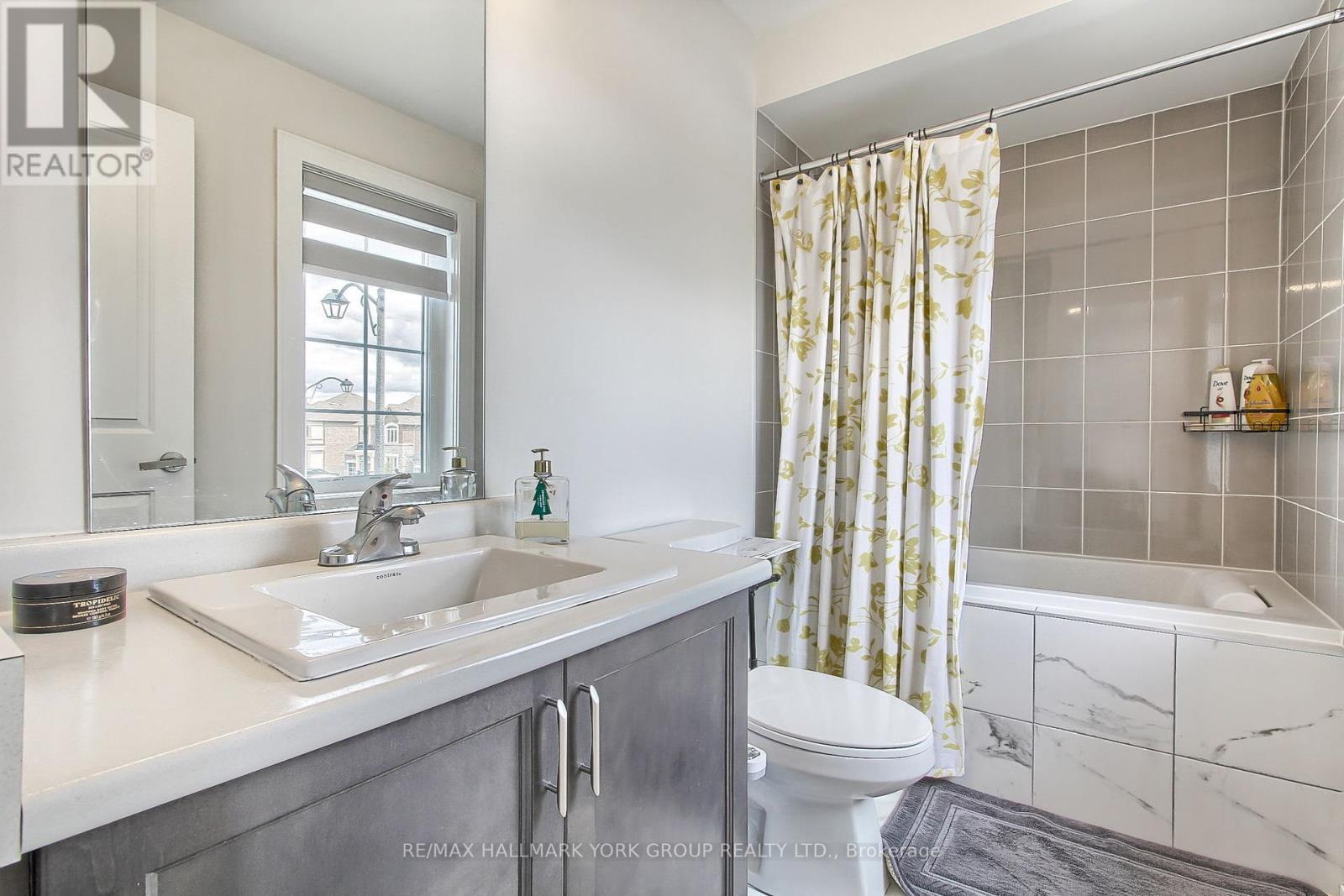 190 Walter English Drive, East Gwillimbury, Ontario  L0G 1R0 - Photo 25 - N12420640