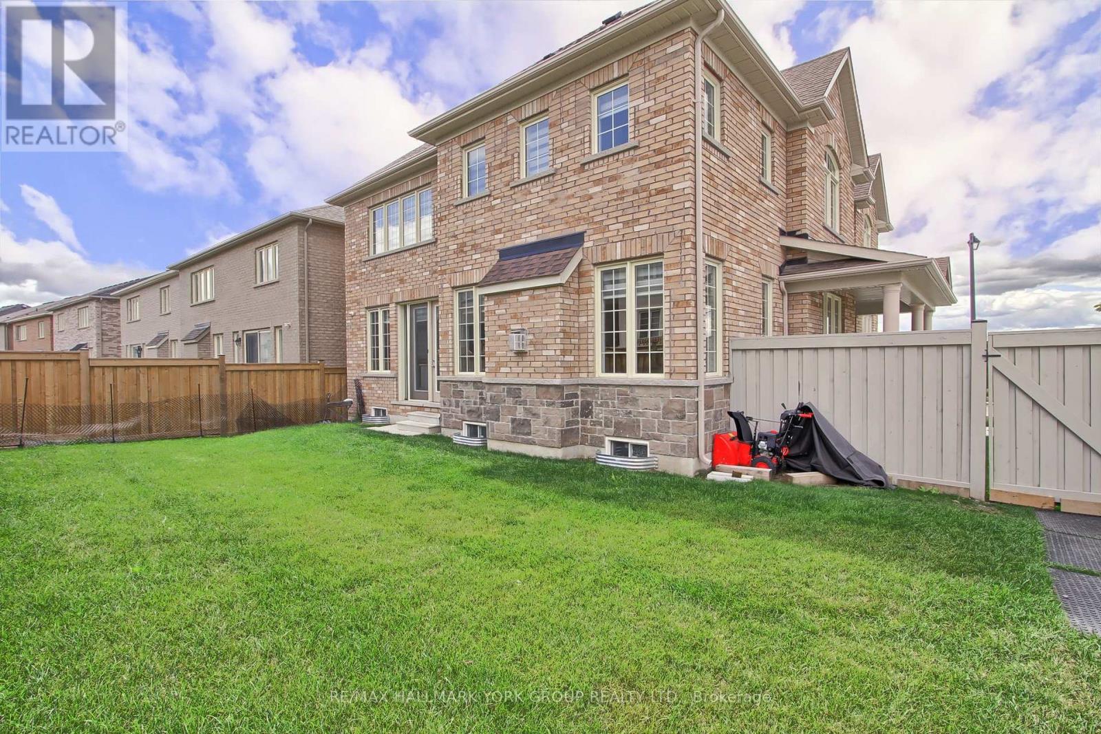 190 Walter English Drive, East Gwillimbury, Ontario  L0G 1R0 - Photo 29 - N12420640