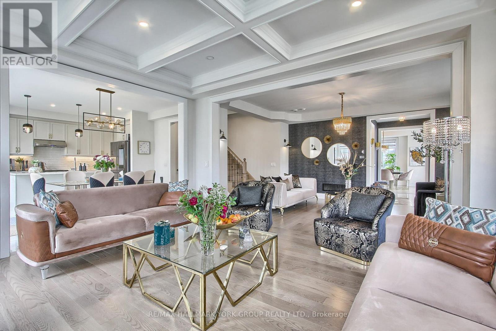 190 Walter English Drive, East Gwillimbury, Ontario  L0G 1R0 - Photo 7 - N12420640