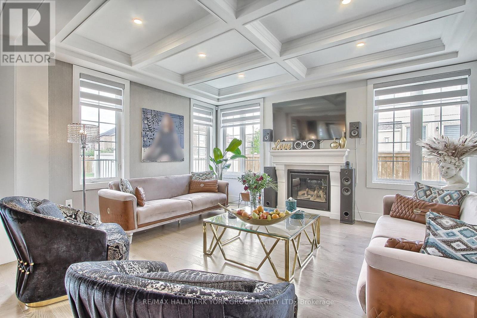 190 Walter English Drive, East Gwillimbury, Ontario  L0G 1R0 - Photo 8 - N12420640