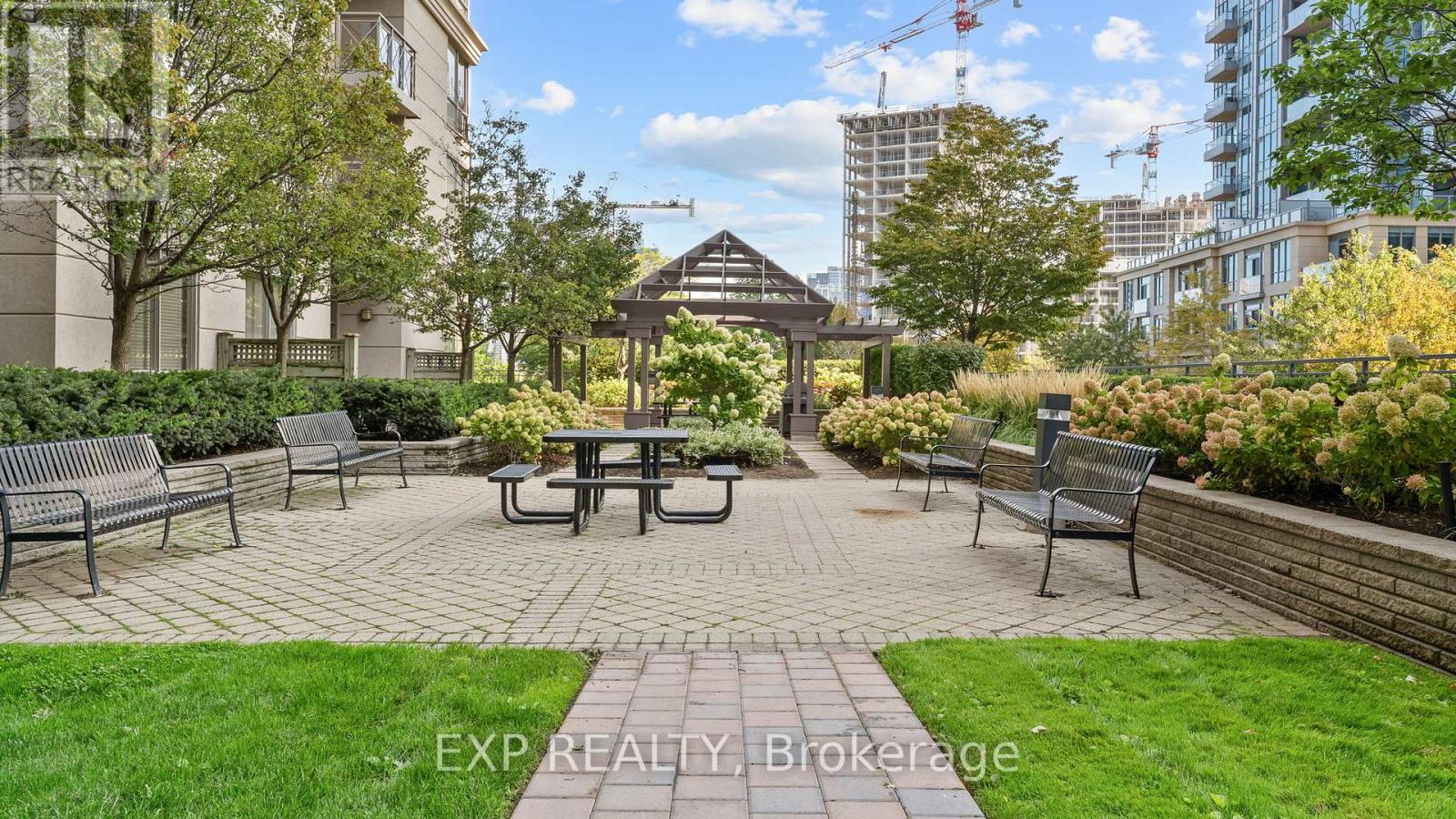 420 - 5233 Dundas Street W, Toronto, Ontario  M9B 6M1 - Photo 3 - W12420606