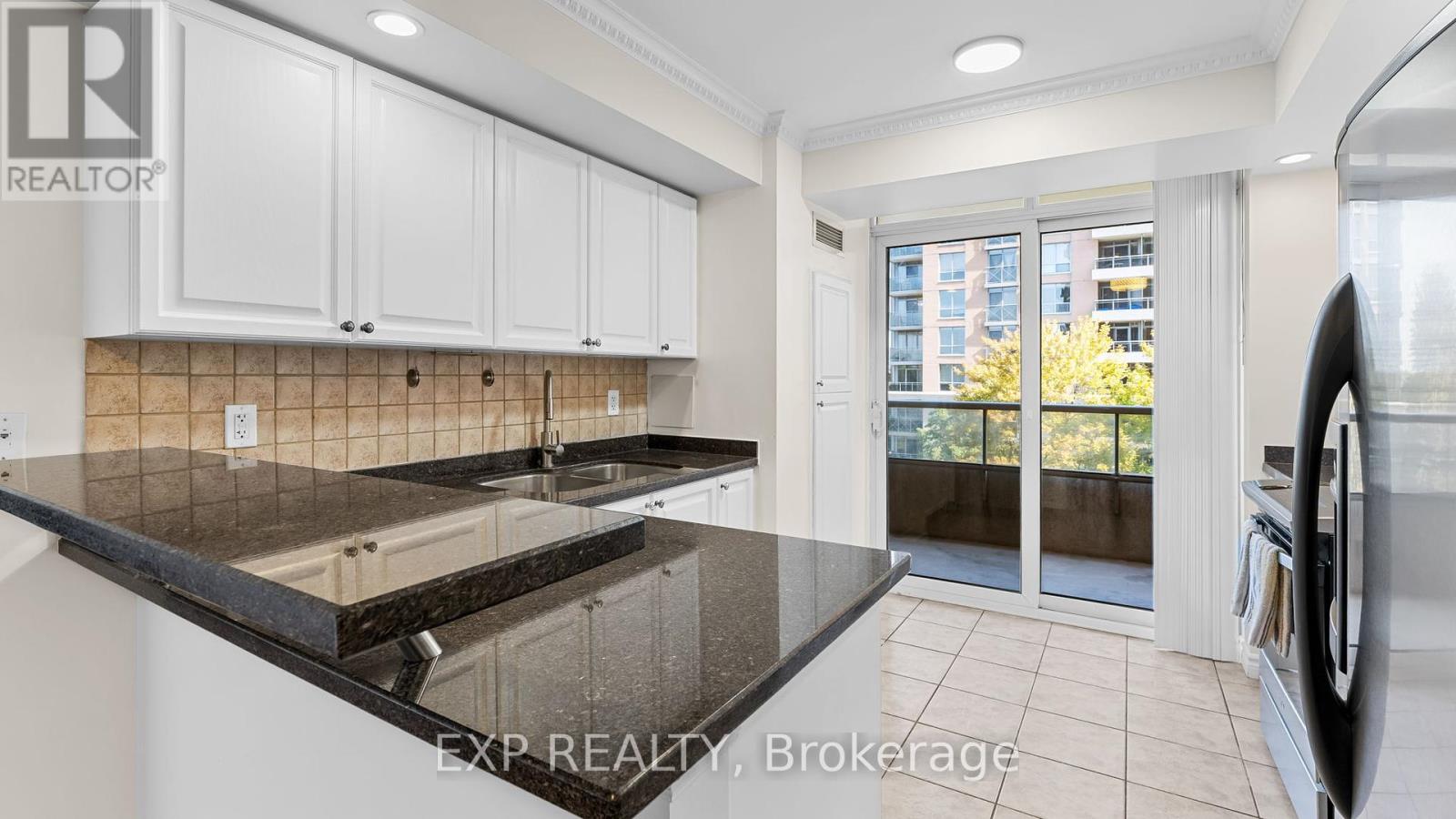 420 - 5233 Dundas Street W, Toronto, Ontario  M9B 6M1 - Photo 6 - W12420606