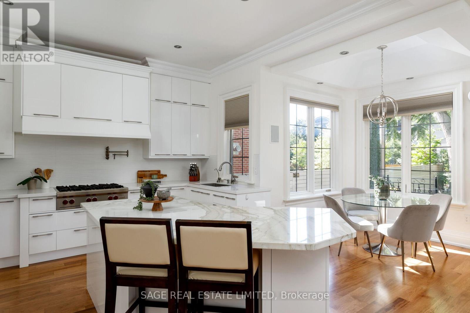 70 Wendover Road, Toronto, Ontario  M8X 2L3 - Photo 11 - W12420639