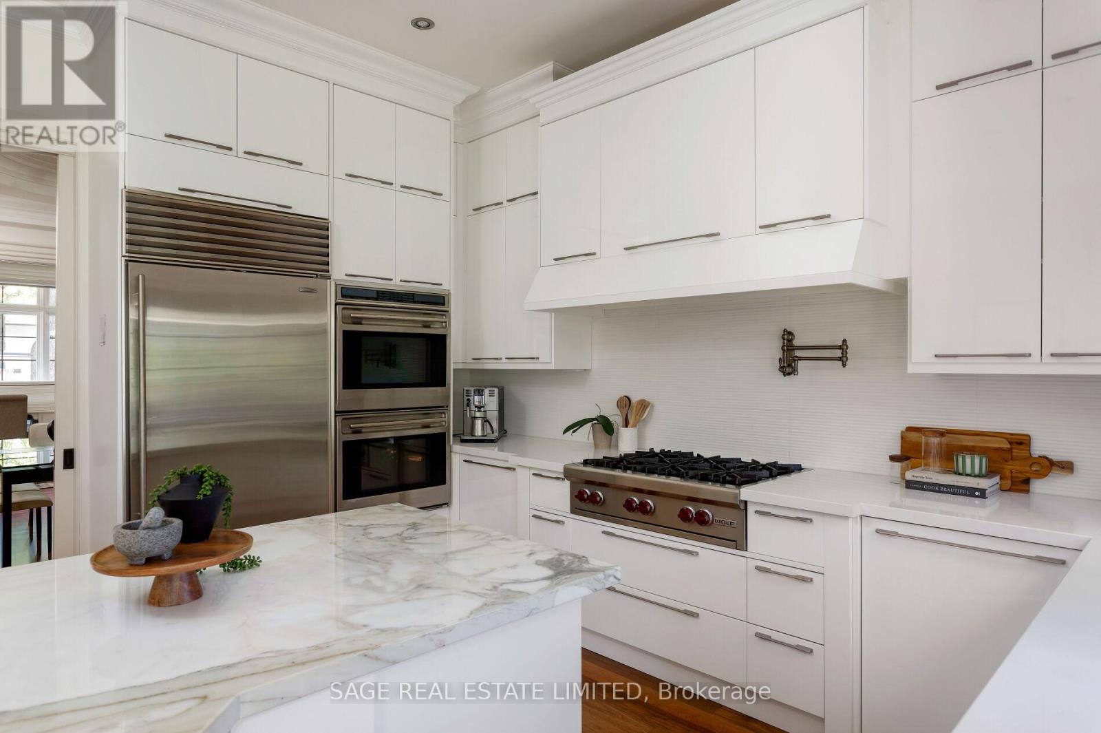 70 Wendover Road, Toronto, Ontario  M8X 2L3 - Photo 12 - W12420639