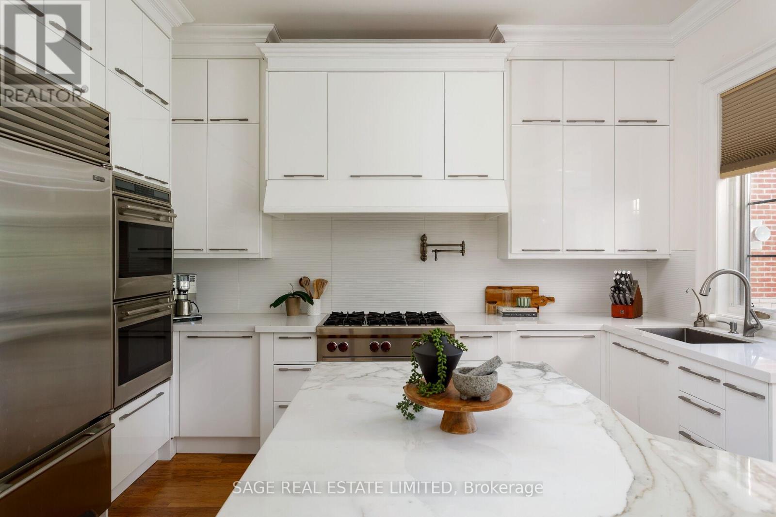 70 Wendover Road, Toronto, Ontario  M8X 2L3 - Photo 13 - W12420639