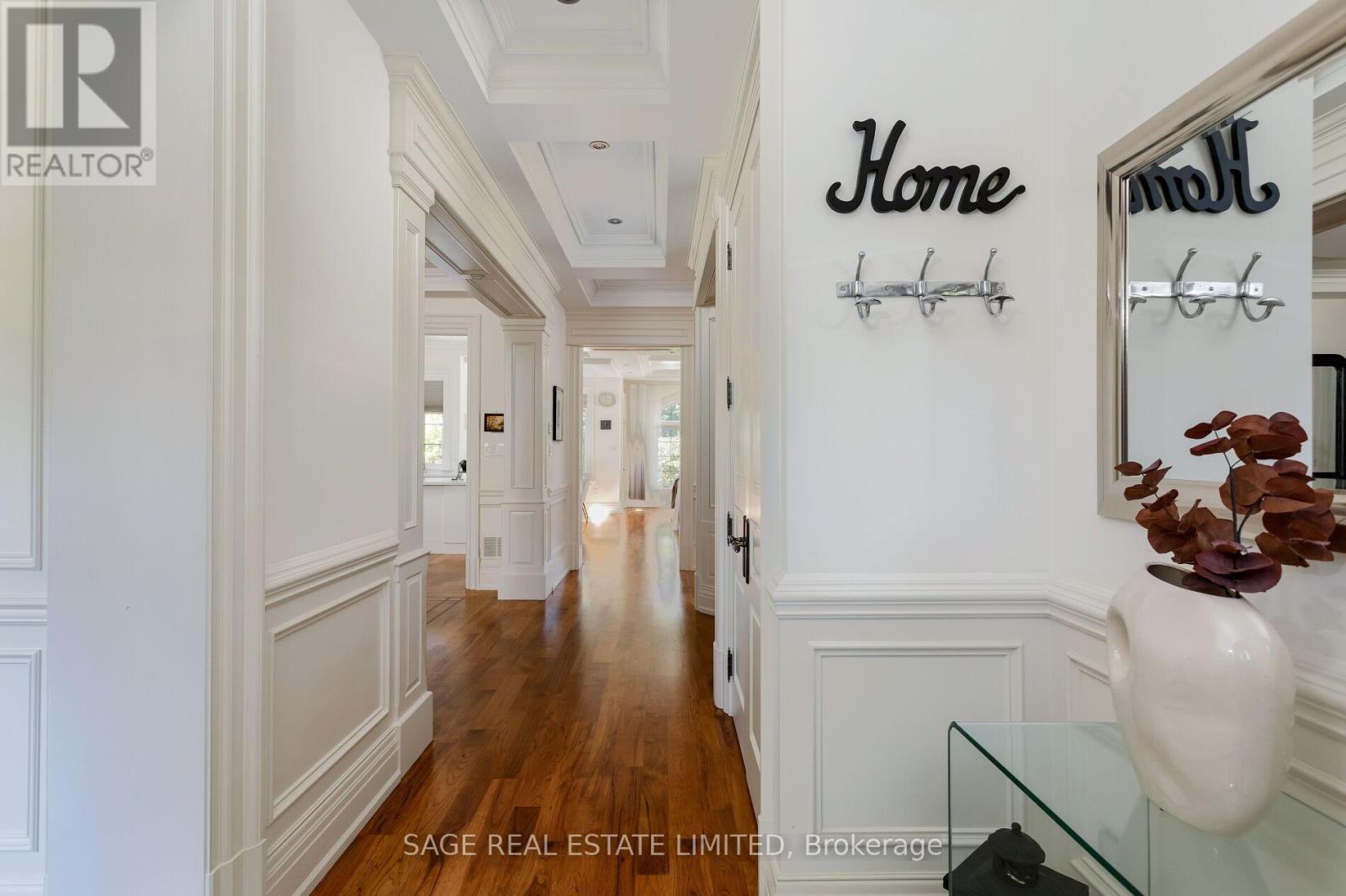 70 Wendover Road, Toronto, Ontario  M8X 2L3 - Photo 3 - W12420639