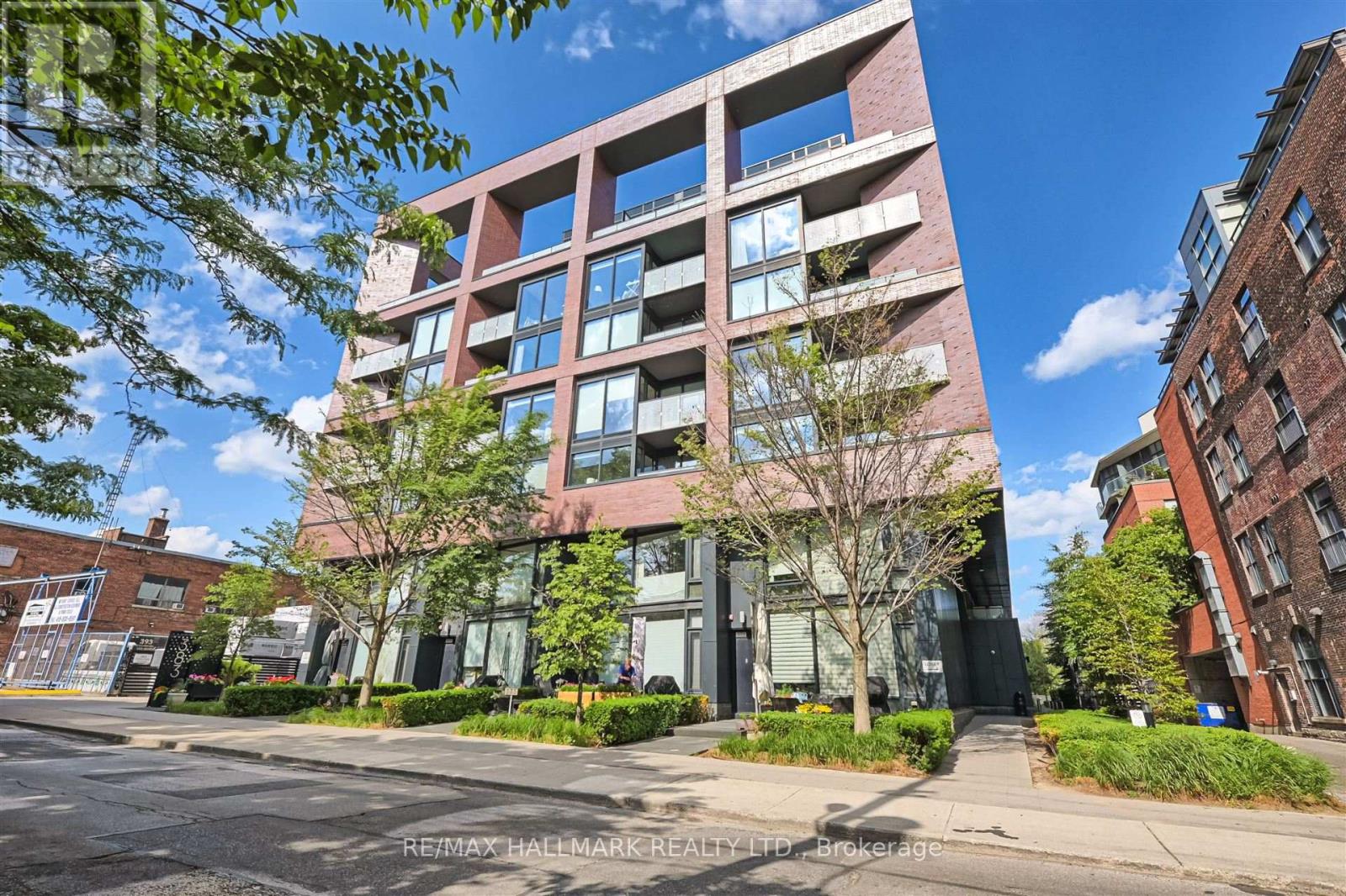 209 - 383 SORAUREN AVENUE, Toronto, Ontario