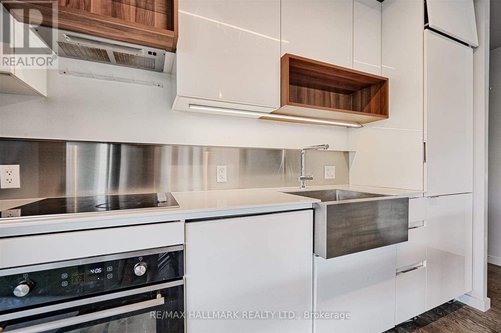 209 - 383 Sorauren Avenue, Toronto, Ontario  M6R 0A4 - Photo 14 - W12420642
