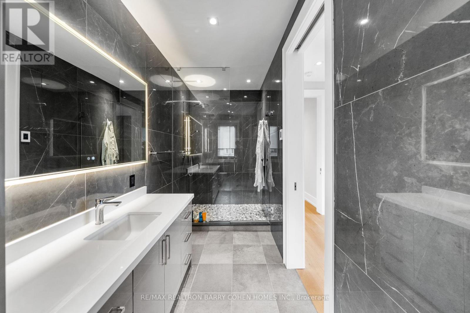 28 Brian Cliff Drive, Toronto, Ontario  M3B 2G2 - Photo 20 - C12368137