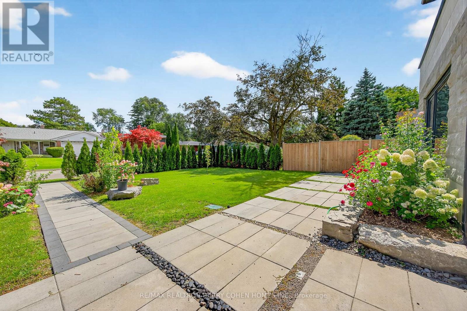 28 Brian Cliff Drive, Toronto, Ontario  M3B 2G2 - Photo 38 - C12368137