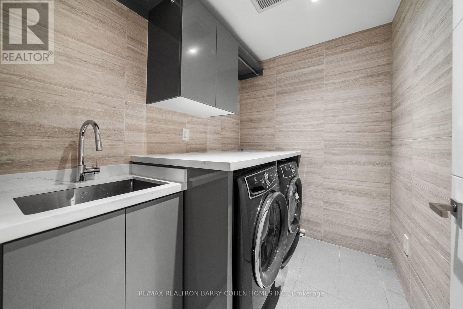 28 Brian Cliff Drive, Toronto, Ontario  M3B 2G2 - Photo 35 - C12368137