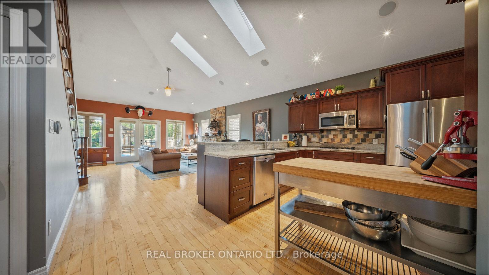 23 Jamieson Court, Brantford, Ontario  N3T 6T1 - Photo 7 - X12420634