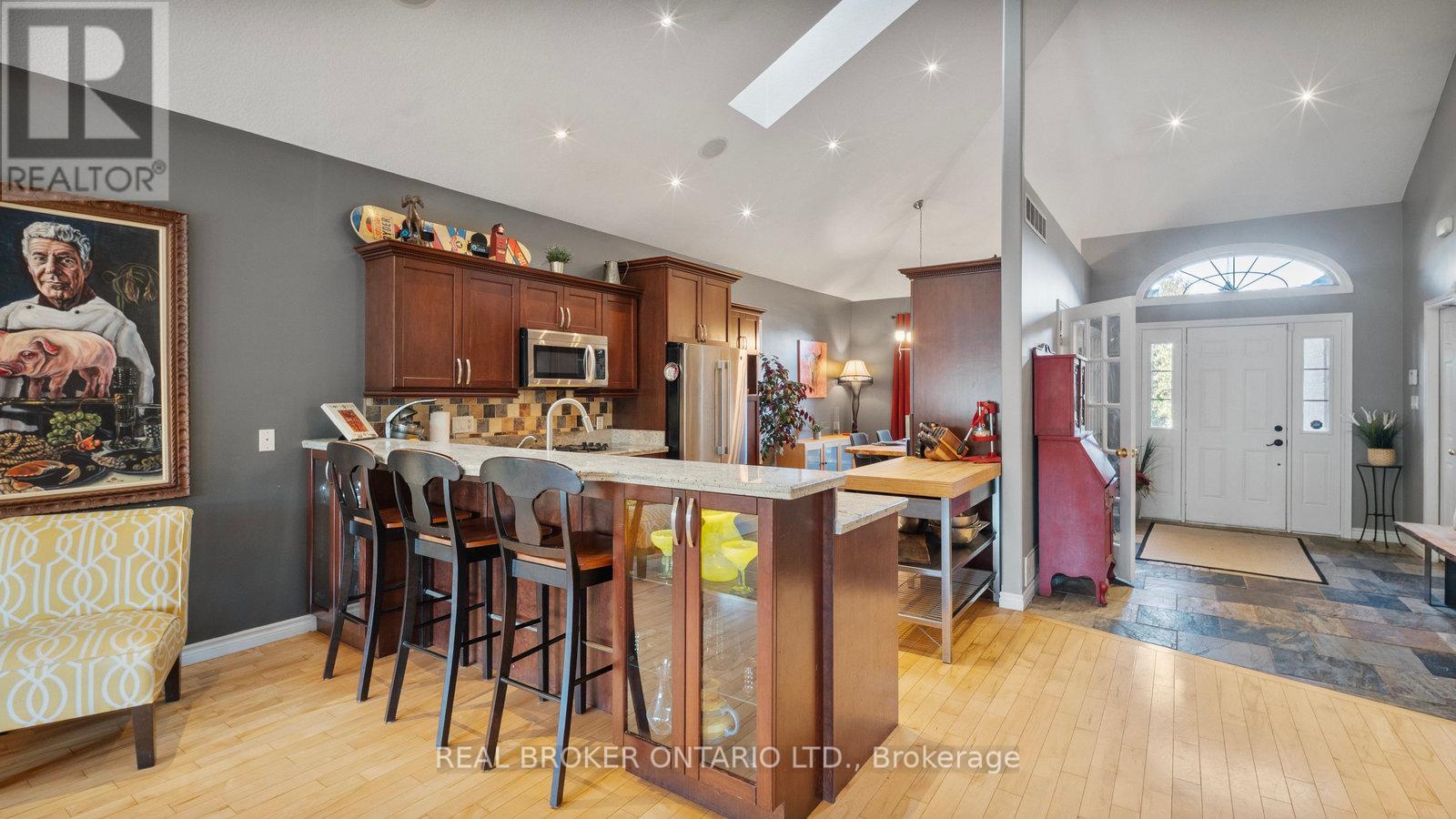23 Jamieson Court, Brantford, Ontario  N3T 6T1 - Photo 9 - X12420634