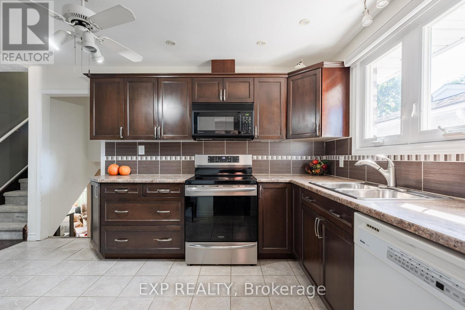 494 Scott Street, St. Catharines, Ontario  L2M 3X2 - Photo 17 - X12420731