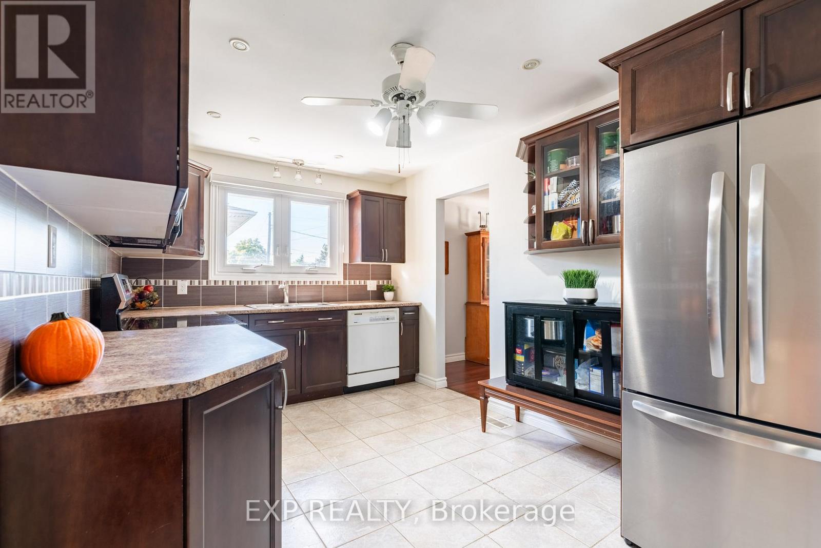 494 Scott Street, St. Catharines, Ontario  L2M 3X2 - Photo 18 - X12420731