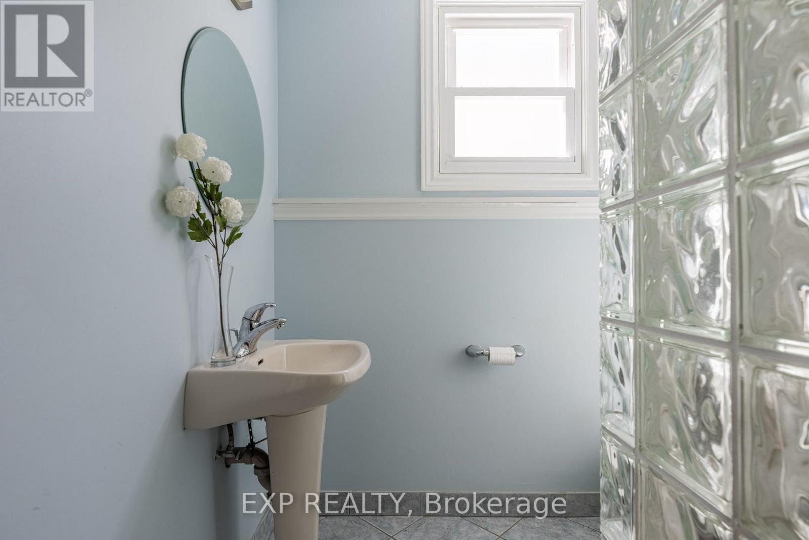 494 Scott Street, St. Catharines, Ontario  L2M 3X2 - Photo 32 - X12420731