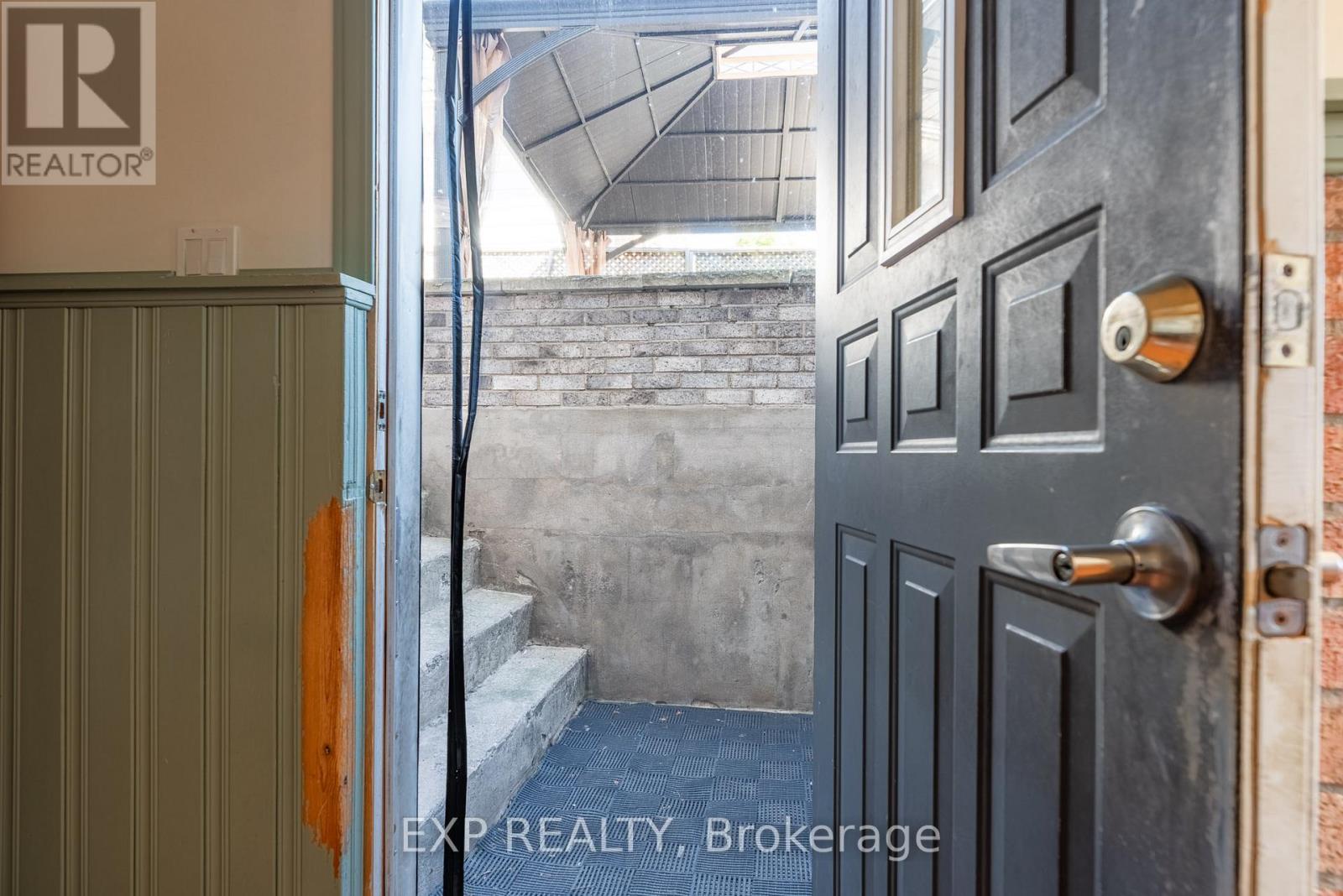 494 Scott Street, St. Catharines, Ontario  L2M 3X2 - Photo 34 - X12420731