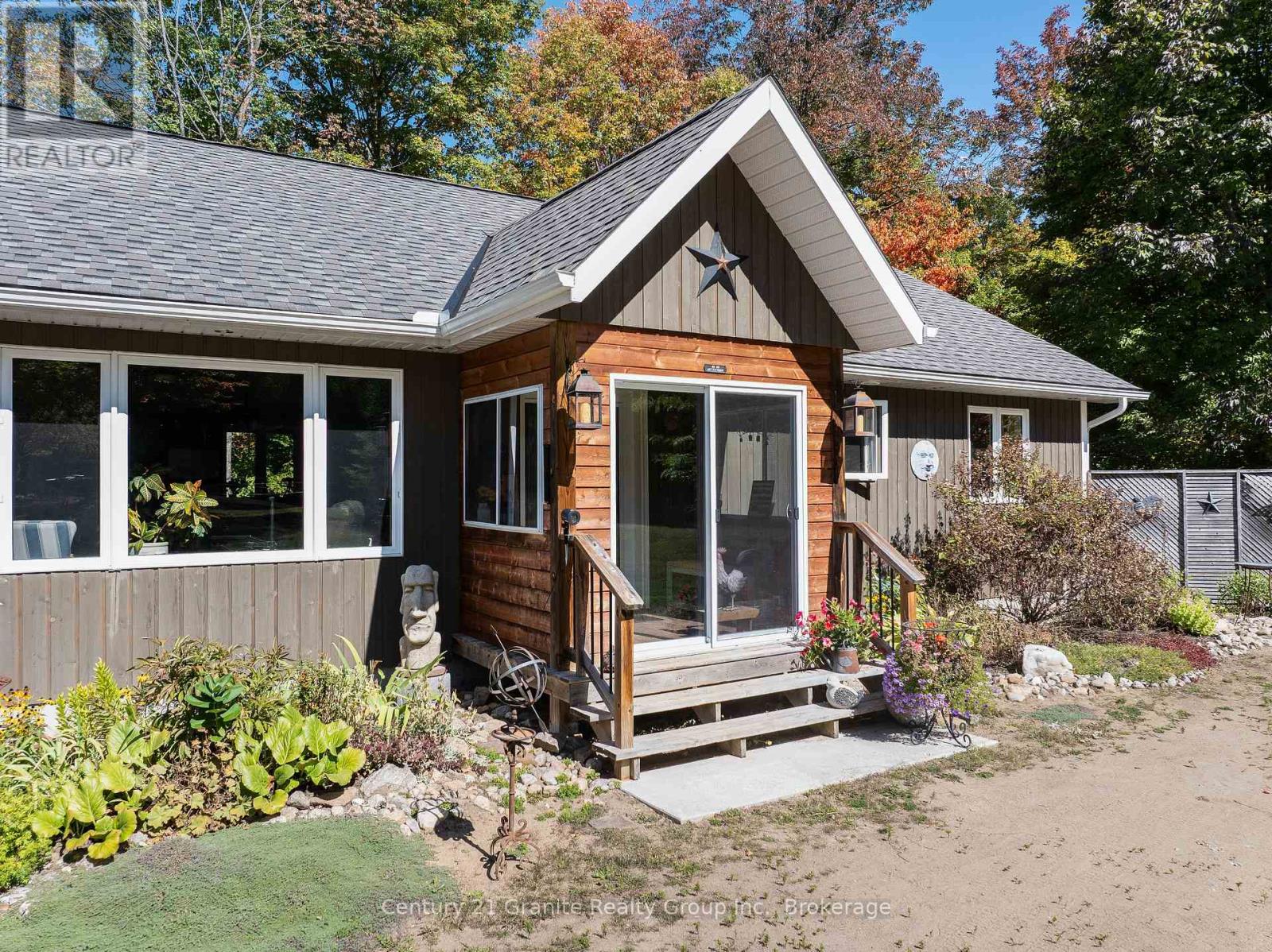1263 Burkes Road, Dysart Et Al (Dysart), Ontario  K0M 1S0 - Photo 3 - X12420717