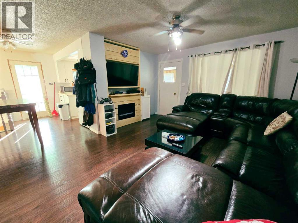 4927 46 Avenue, Spirit River, Alberta  T0H 3G0 - Photo 2 - A2257602