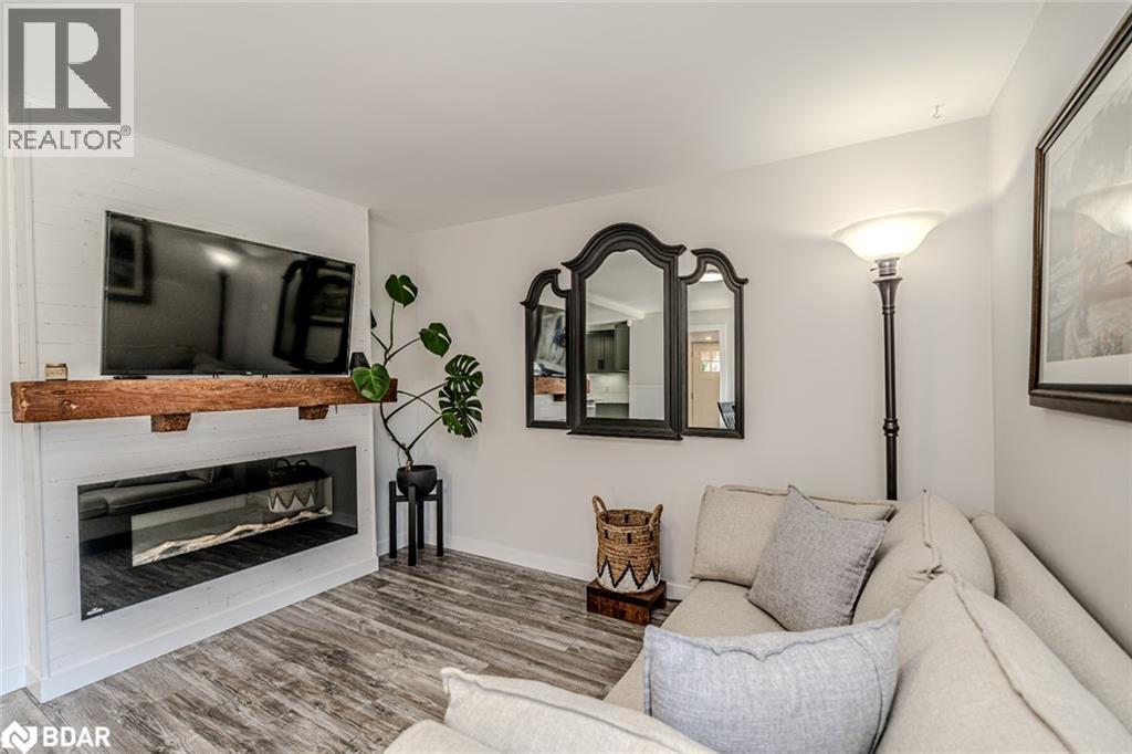 141 Poyntz Street, Penetanguishene, Ontario  L9M 1P5 - Photo 3 - 40772647