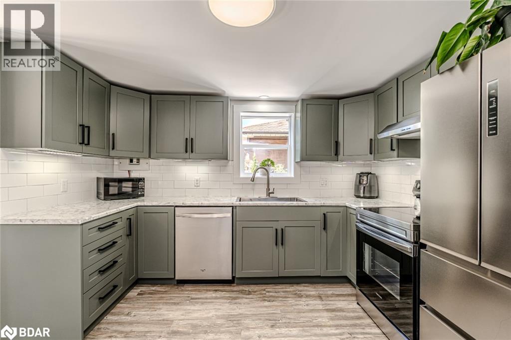 141 Poyntz Street, Penetanguishene, Ontario  L9M 1P5 - Photo 4 - 40772647