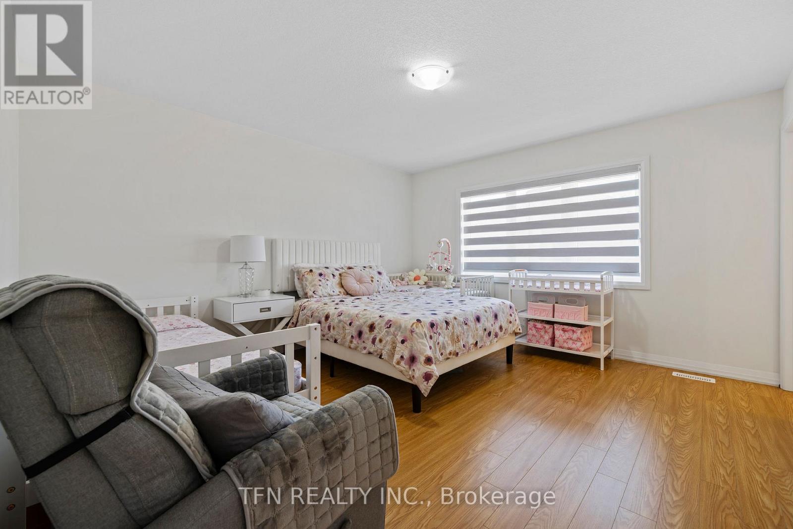 94 Granville Crescent, Haldimand, Ontario  N3W 0J8 - Photo 18 - X12400529