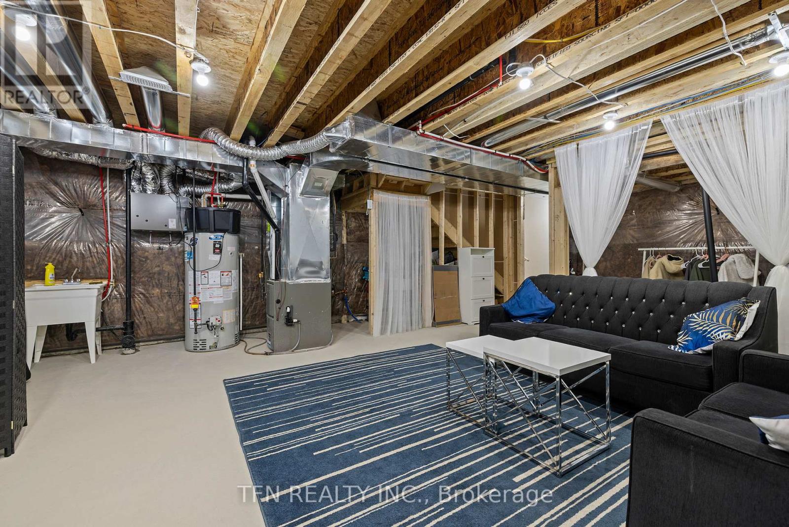 94 Granville Crescent, Haldimand, Ontario  N3W 0J8 - Photo 31 - X12400529