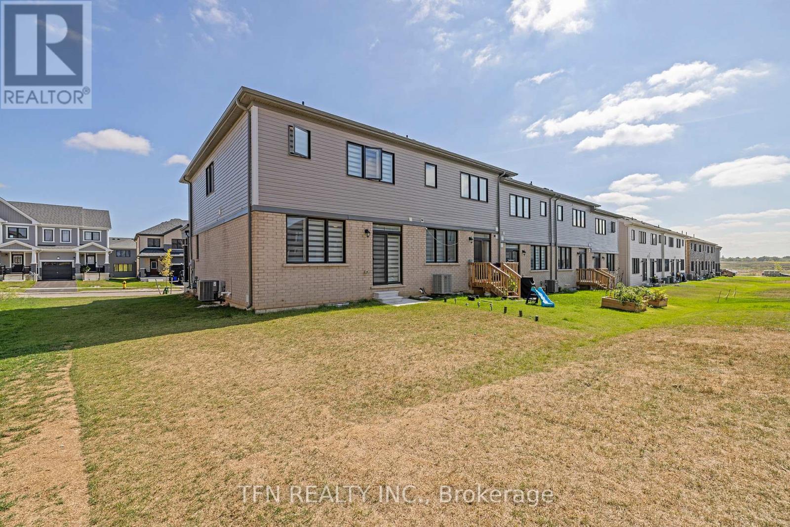 94 Granville Crescent, Haldimand, Ontario  N3W 0J8 - Photo 32 - X12400529