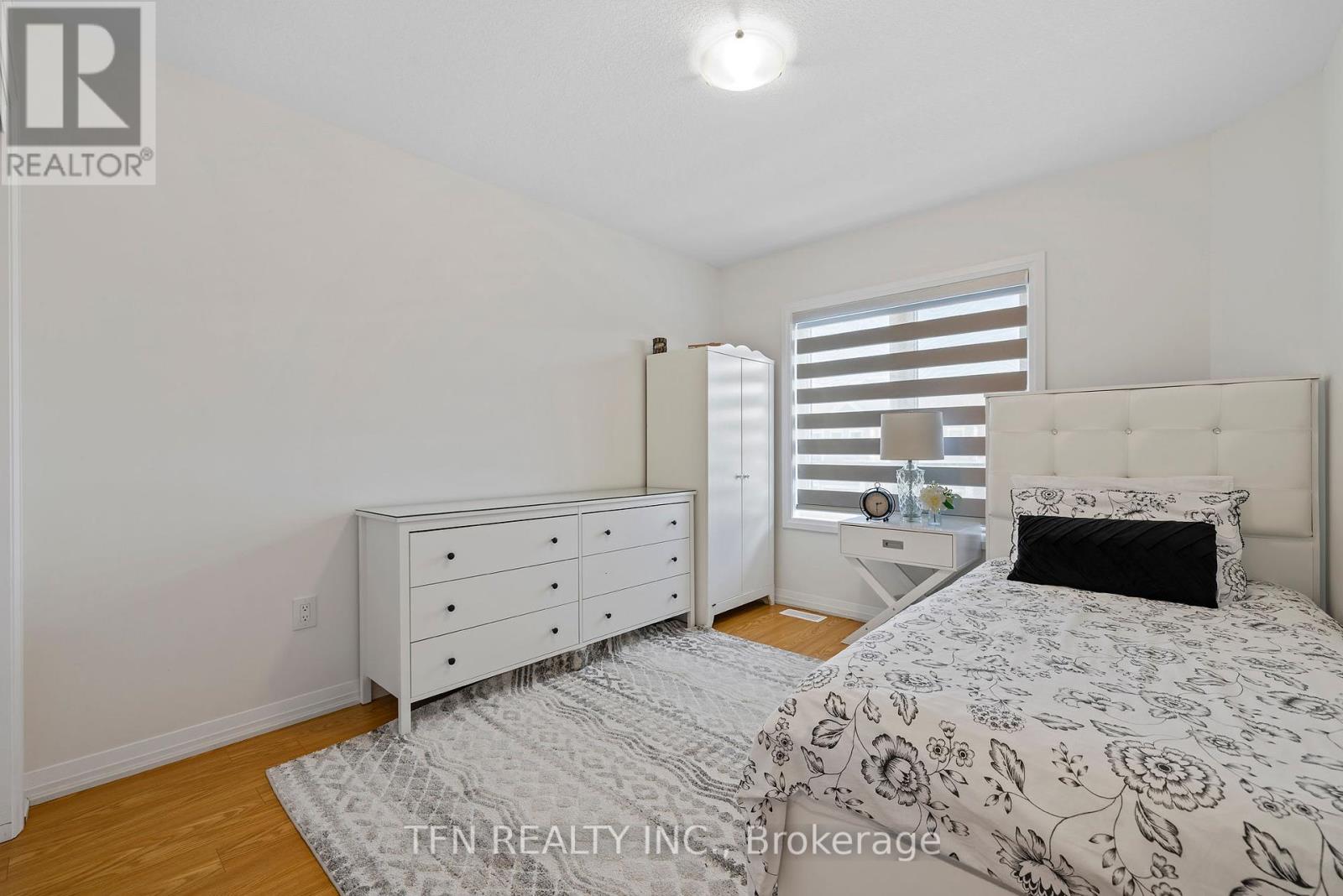 94 Granville Crescent, Haldimand, Ontario  N3W 0J8 - Photo 24 - X12400529