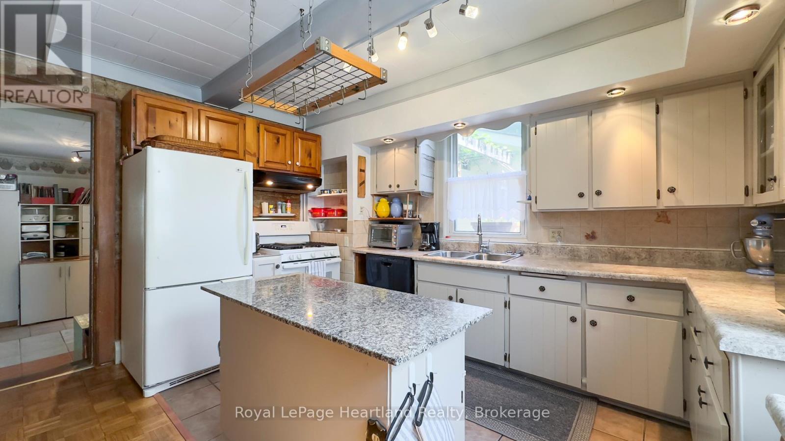 131 Rattenbury Street E, Central Huron, Ontario  N0M 1L0 - Photo 22 - X12214347