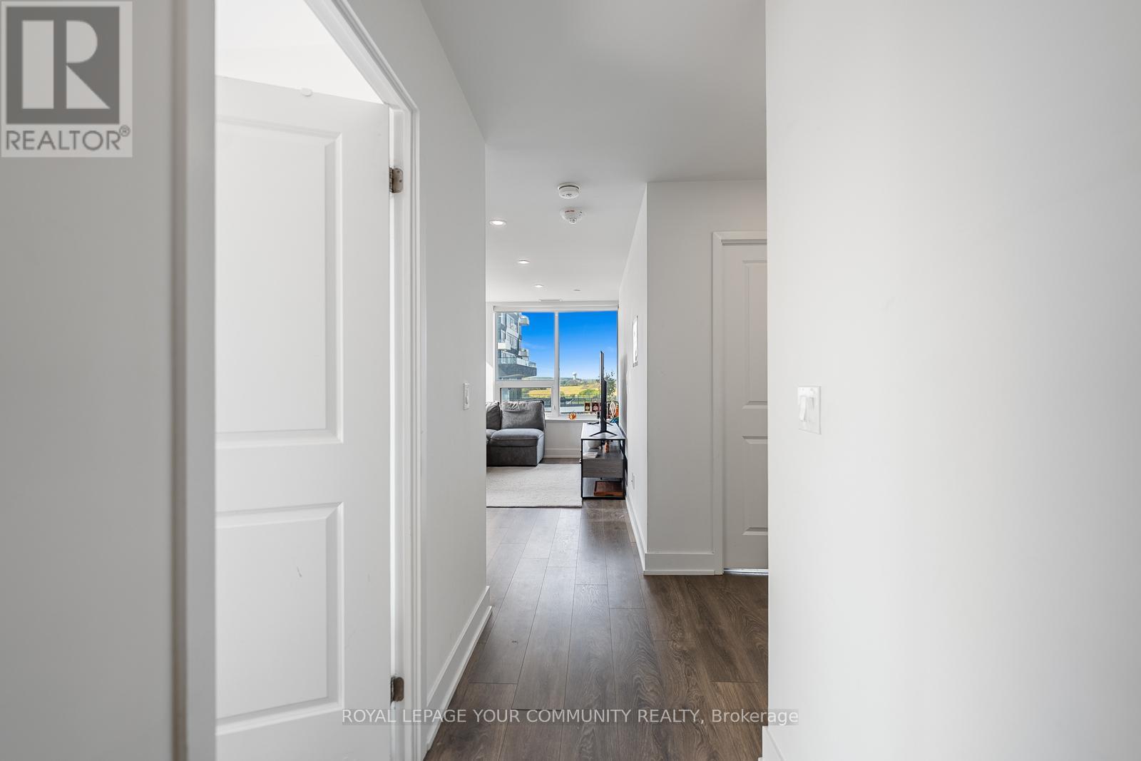 604 - 297 Oak Walk Drive, Oakville (Ro River Oaks), Ontario  L6H 3R6 - Photo 3 - W12392732