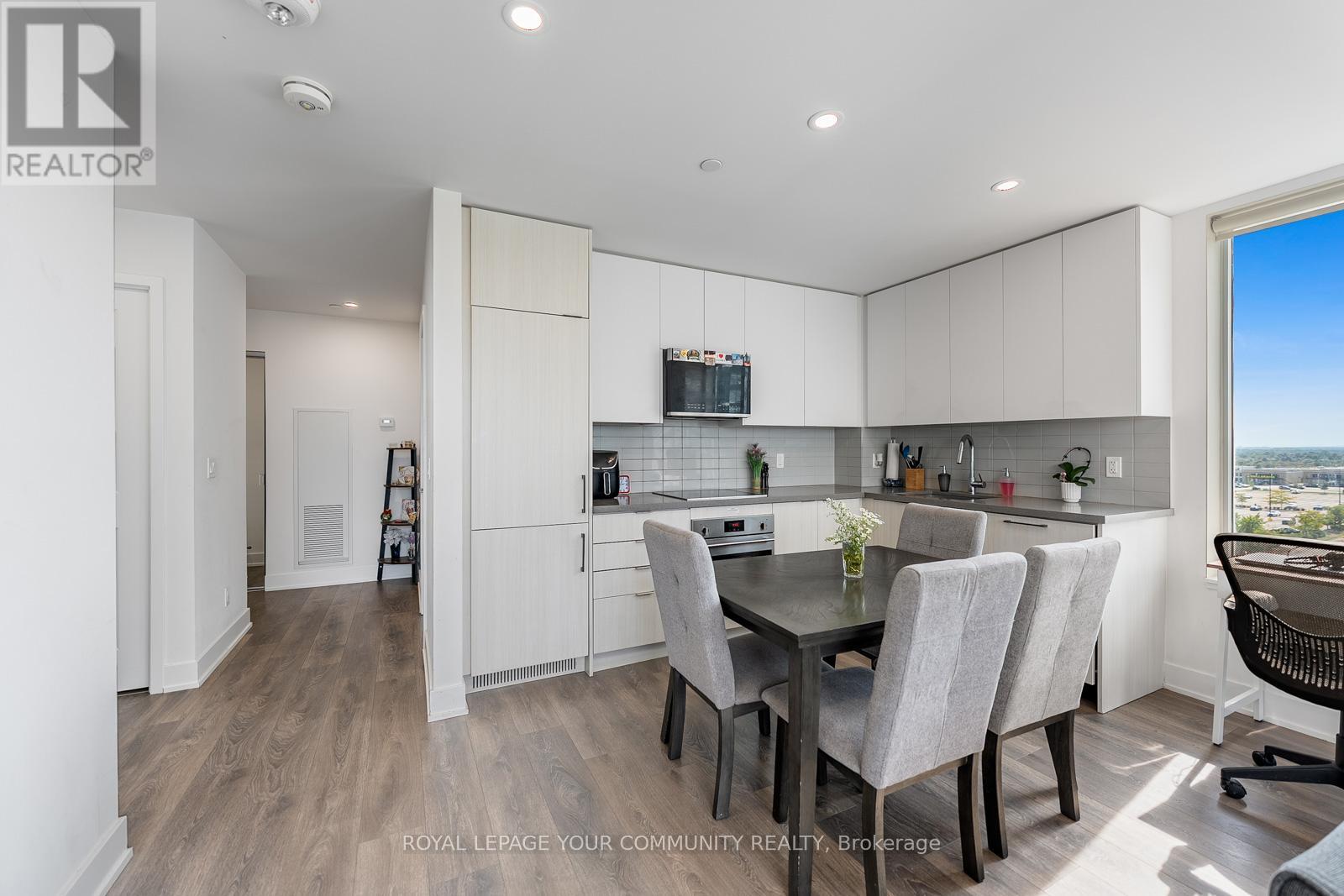604 - 297 Oak Walk Drive, Oakville (Ro River Oaks), Ontario  L6H 3R6 - Photo 6 - W12392732