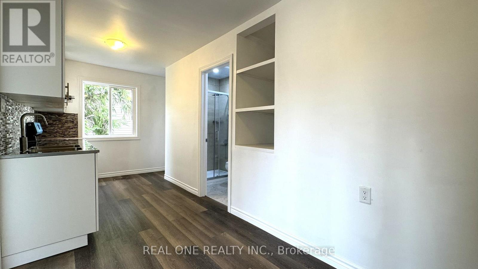 Upper Level Unit 2 - 56 Skylark Drive, Hamilton, Ontario  L9A 4Y3 - Photo 3 - X12403494