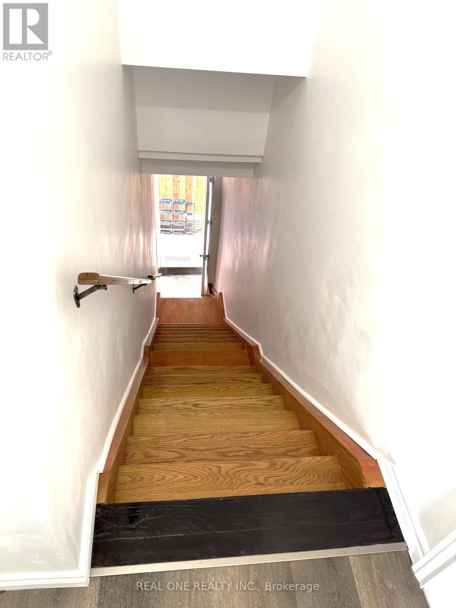 Upper Level Unit 2 - 56 Skylark Drive, Hamilton, Ontario  L9A 4Y3 - Photo 8 - X12403494