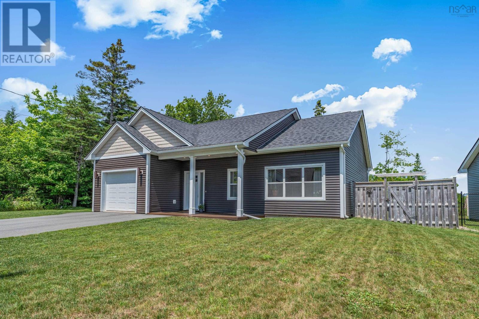 Property at 25 Reginald Court image 2