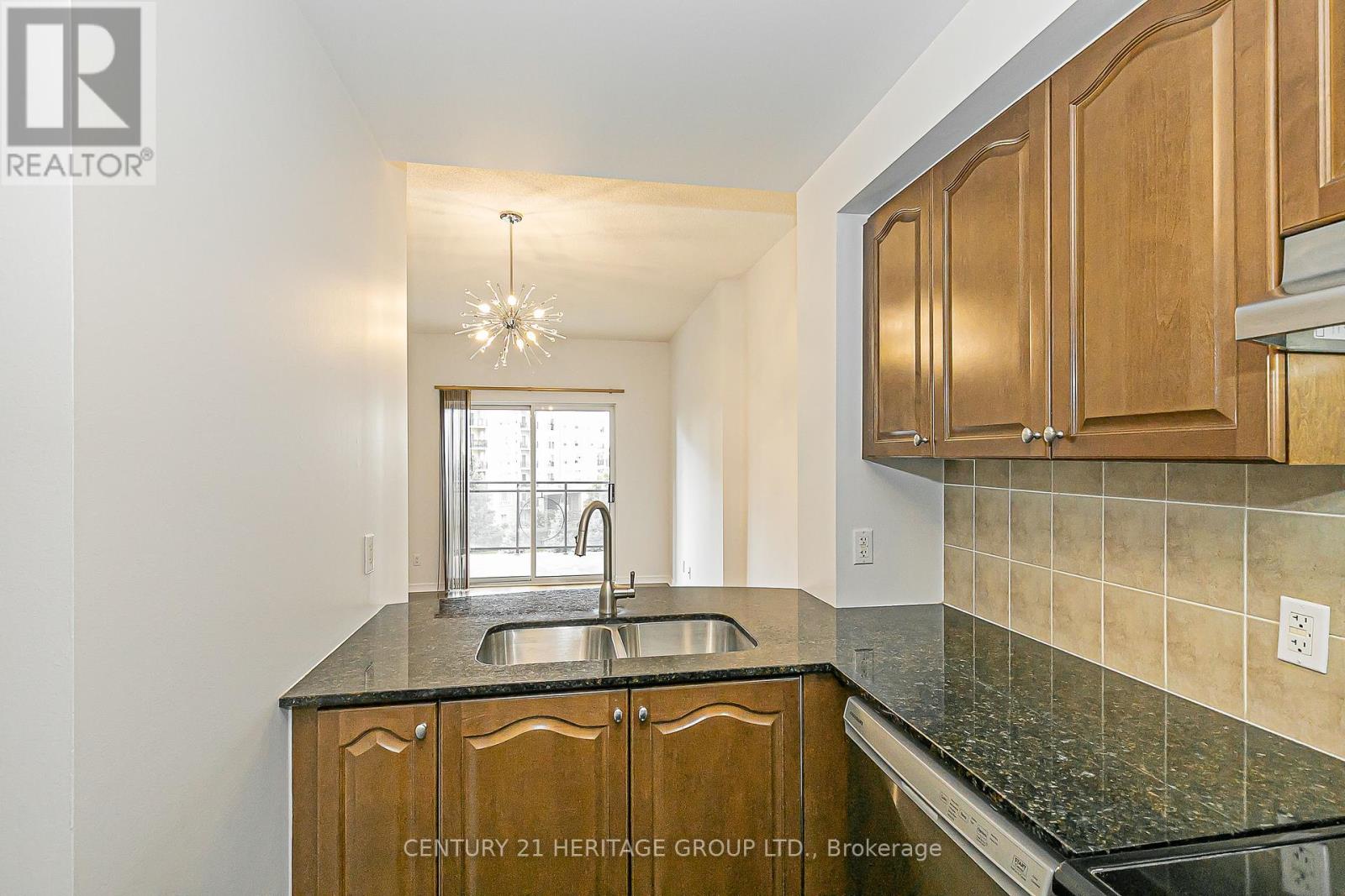 414 - 2 Maison Parc Court, Vaughan, Ontario  L4J 9K4 - Photo 8 - N12419397