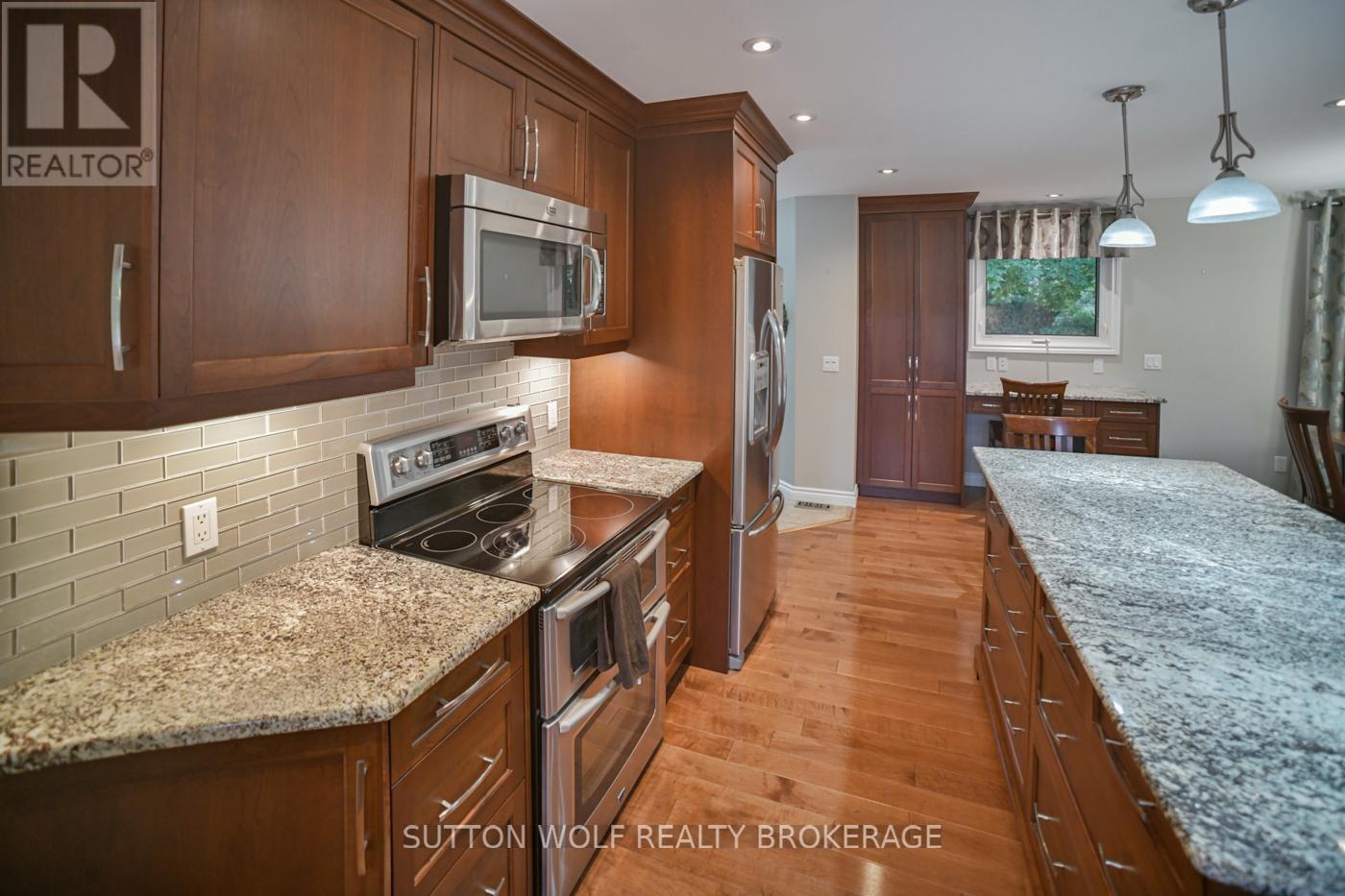 60 Sunset Avenue, Warwick, Ontario  N0M 2S0 - Photo 13 - X12420802