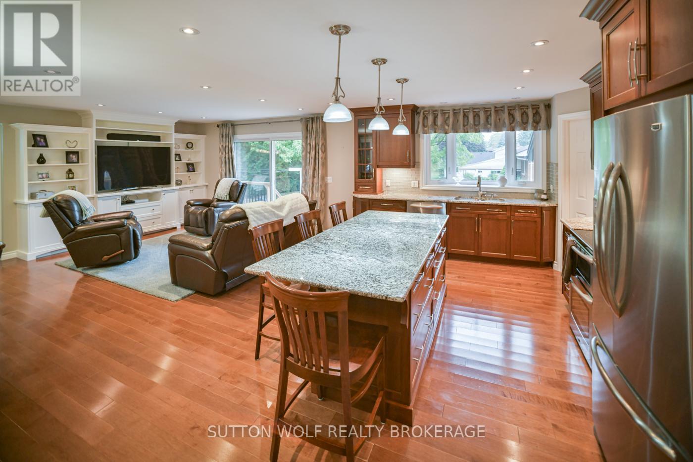 60 Sunset Avenue, Warwick, Ontario  N0M 2S0 - Photo 15 - X12420802
