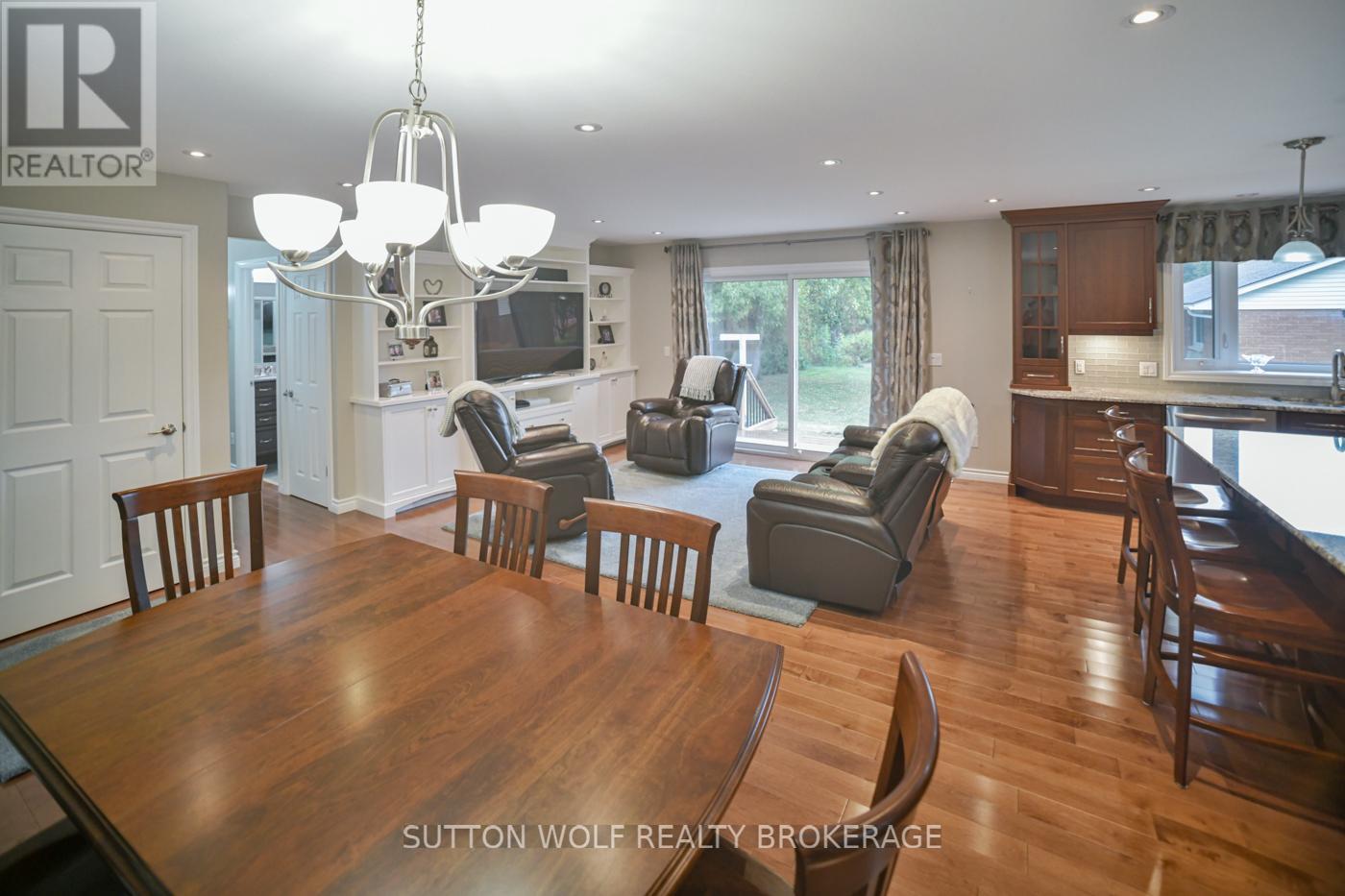 60 Sunset Avenue, Warwick, Ontario  N0M 2S0 - Photo 17 - X12420802